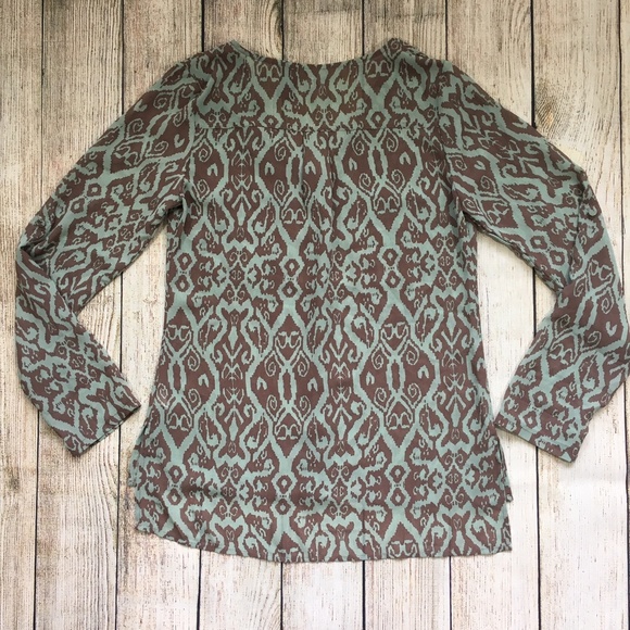 BKE Boutique Blouse Sheer V-Neck Button Front - Picture 5 of 6